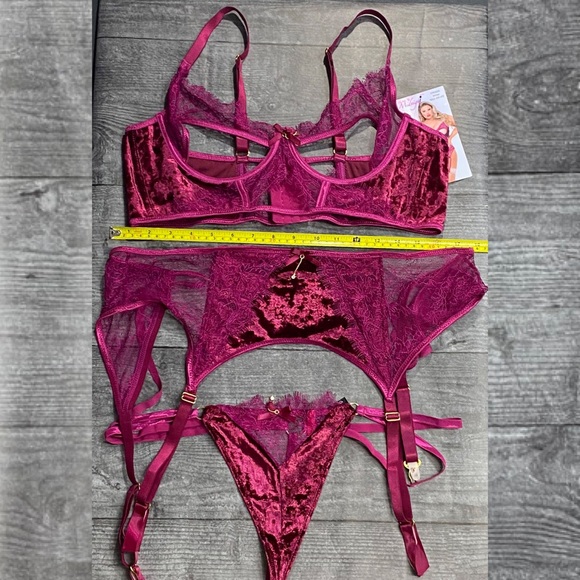 Seven ‘til Midnight 3-Piece Velvet and Lace Set NWT [729] - Picture 12 of 15